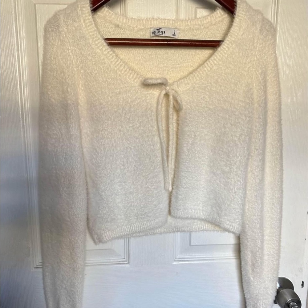 Hollister Cream Crew Neck Sweater